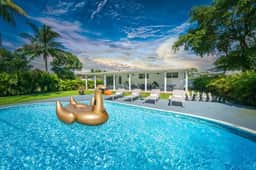New Luxury Villa Bianca Pool, Movie Theatre, Fire Pit - Image 3