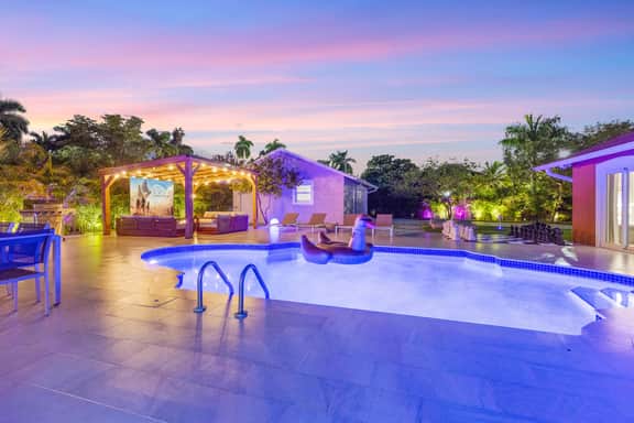 Luxury Villa Serena Heated Pool 15 min to Beach - Image 5