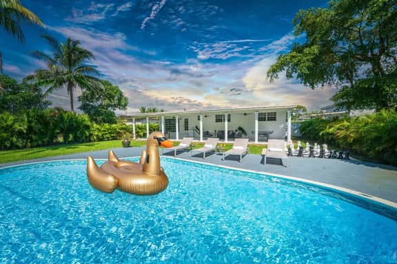 New Luxury Villa Bianca Pool, Movie Theatre, Fire Pit - Image 3