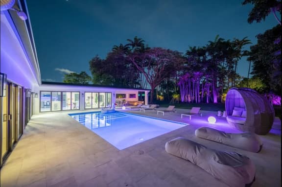 Luxury Villa Azure with Heated Pool 20min to Beach - Image 1