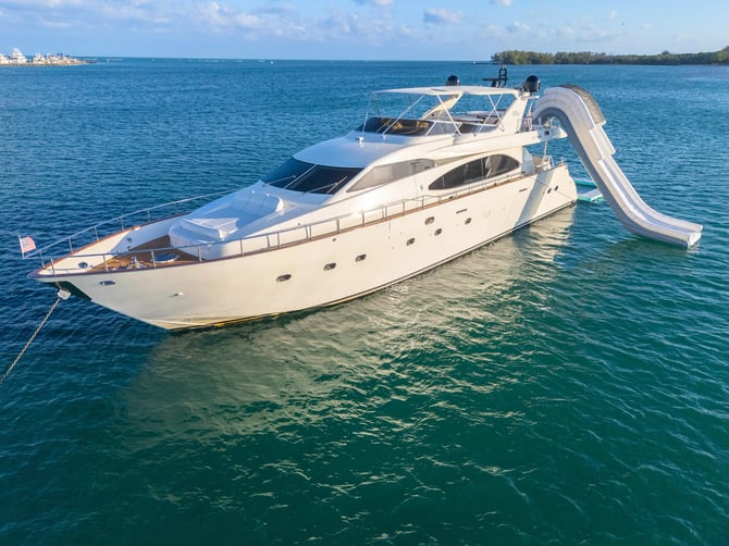 90' Azimut Day Dreaming/Luxury Yacht Charter