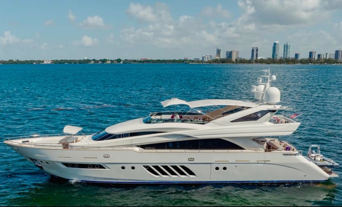 95ft Dominator "Casual"/Luxury Yacht Charter