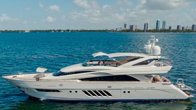 95ft Dominator "Casual"/Luxury Yacht Charter