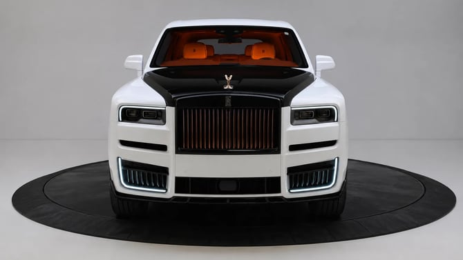 Rolls-Royce Cullinan/Luxury Car Rental